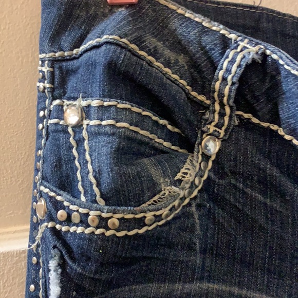 Y2K ALMOST FAMOUS CAPRIS BLUE JEANS 13 DISTRESSED CROPPED BLING STITCHING DENIM - Picture 10 of 13